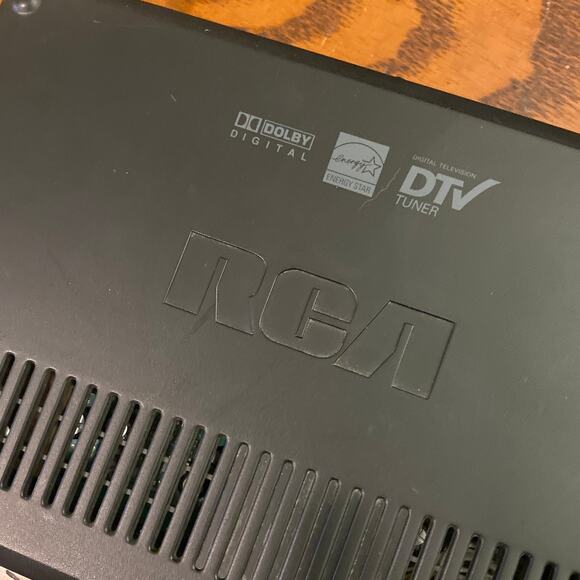 RCA DTA800B1 Digital-to-Analog TV Converter Box NO REMOTE - Picture 2 of 8